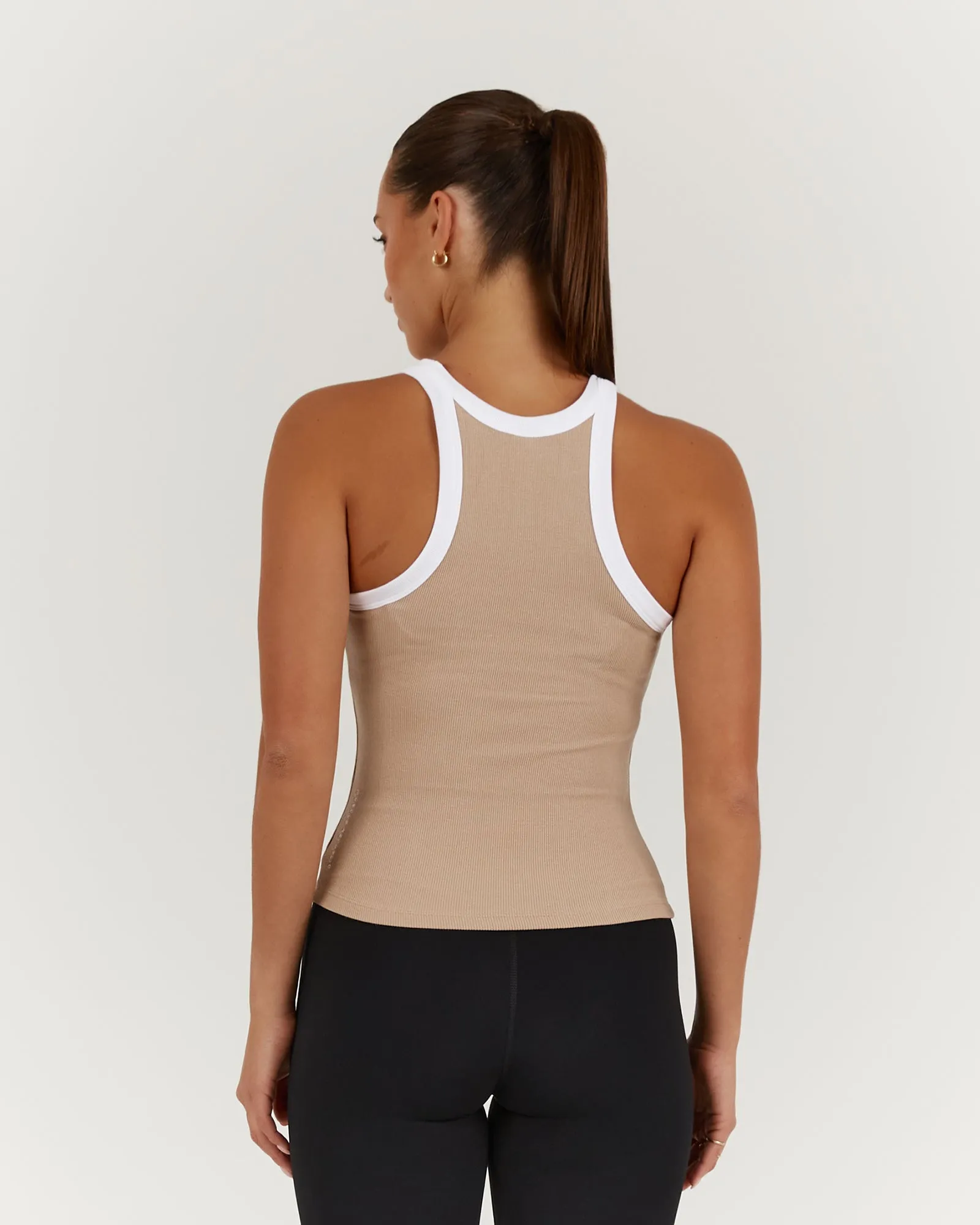 AGILITY RIBBED TANK TOP - ALMOND