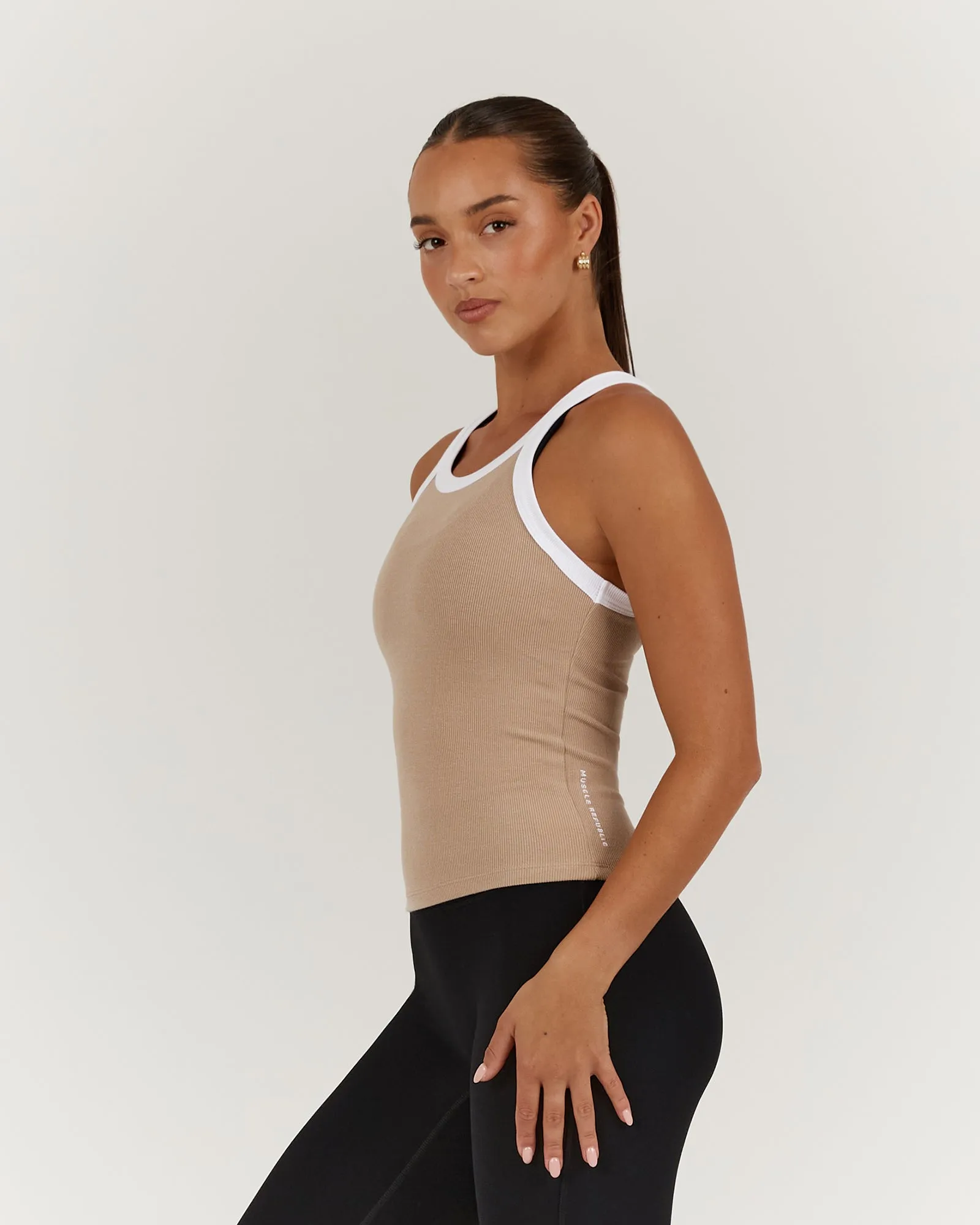 AGILITY RIBBED TANK TOP - ALMOND