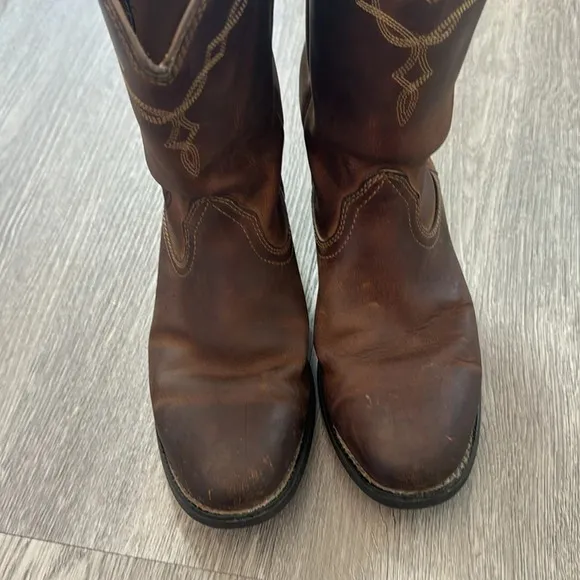 Ariat Men's Heritage Roper Western Boots Round Toe size 9B