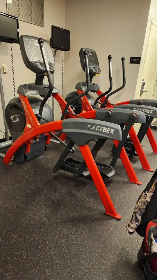 Cybex 625AT Total Body Arc Trainer