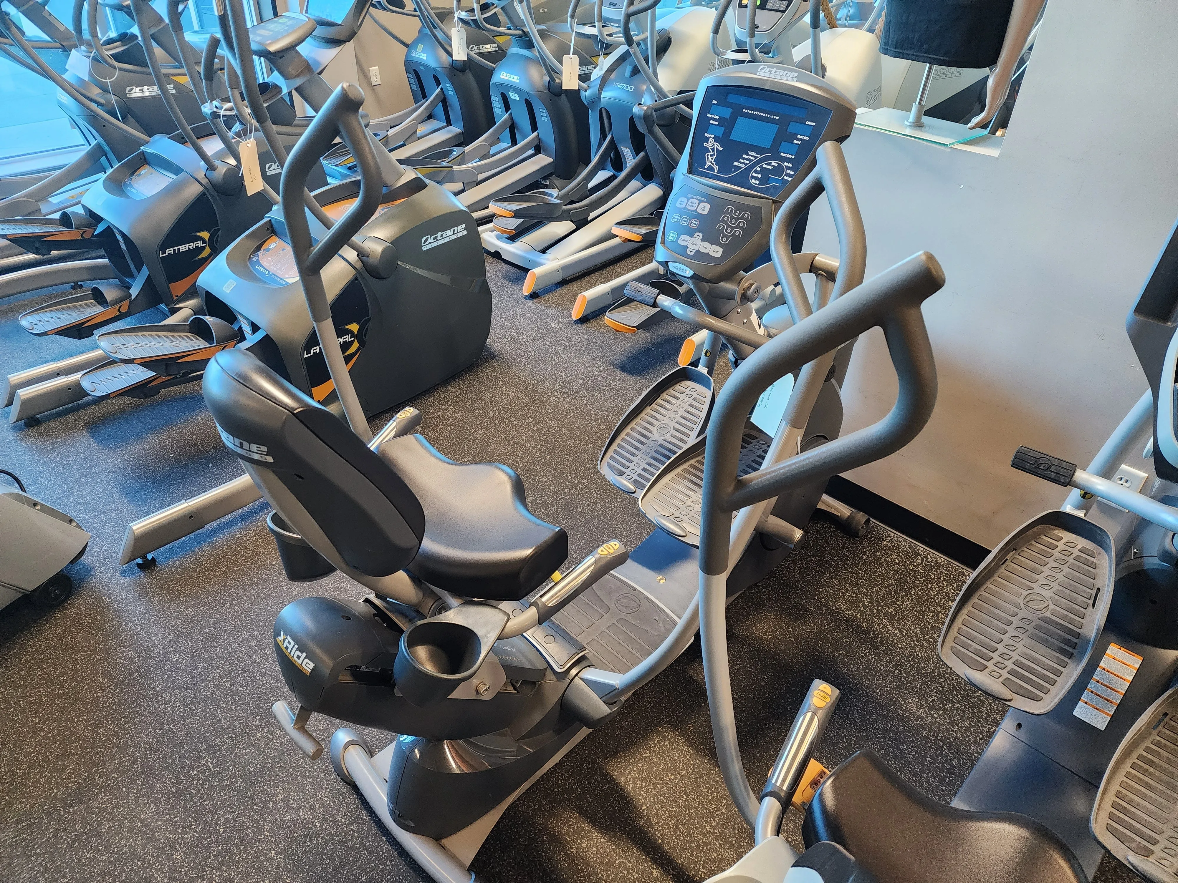 Octane Fitness XR6000 Recumbent Elliptical Crosstrainer