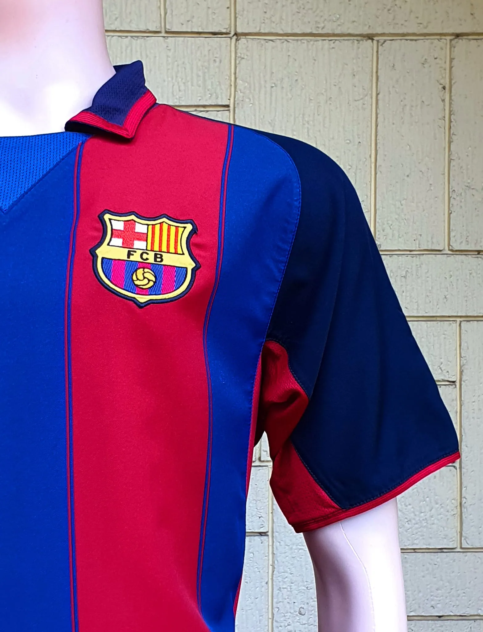SPANISH LA LIGA BARCELONA FC 2003-2004 LA LIGA 2ND LEGENDARY RONALDINHO 10 JERSEY AUTHENTIC NIKE SHIRT CAMISETA MEDIUM  SOLD !!!