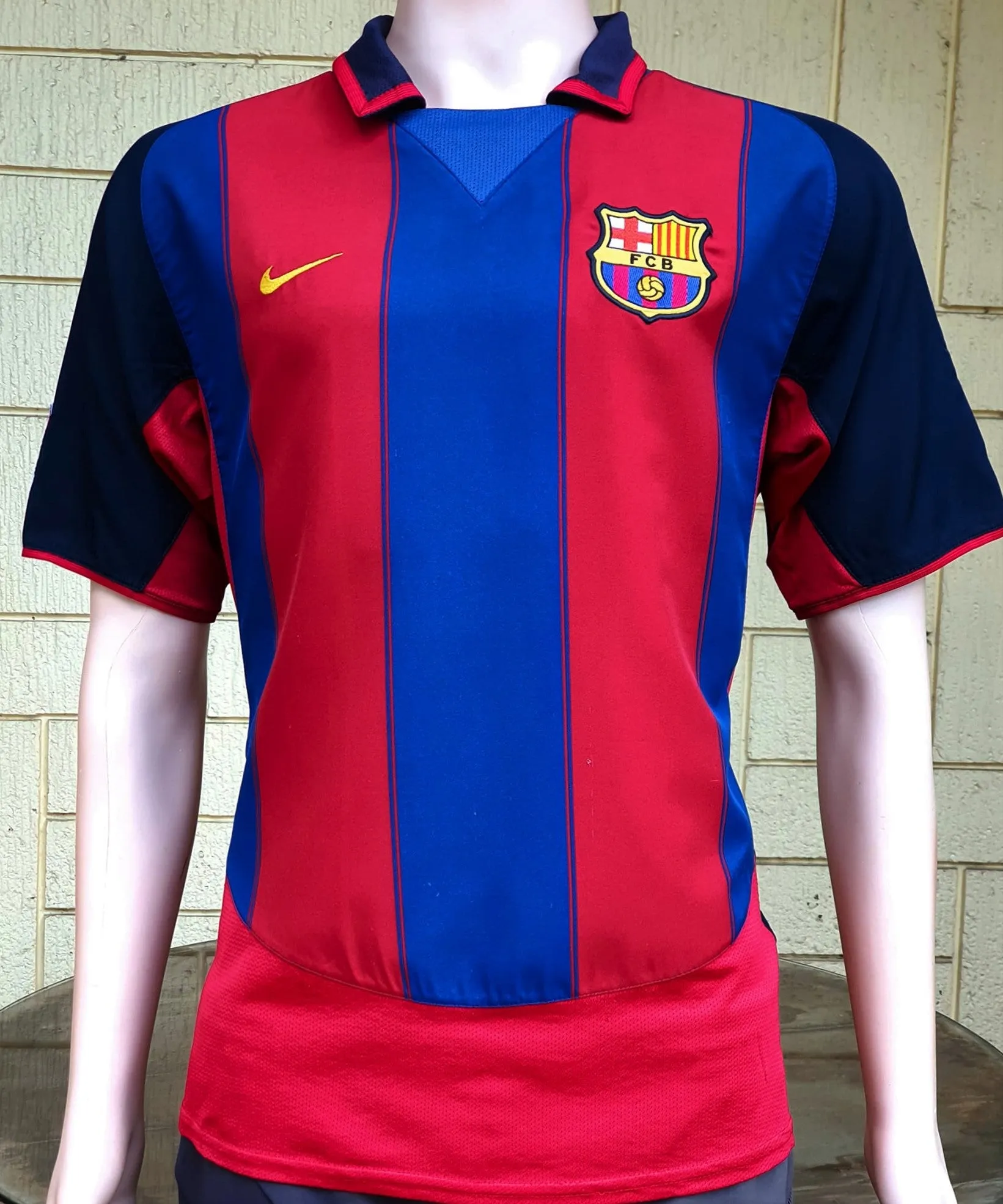 SPANISH LA LIGA BARCELONA FC 2003-2004 LA LIGA 2ND LEGENDARY RONALDINHO 10 JERSEY AUTHENTIC NIKE SHIRT CAMISETA MEDIUM  SOLD !!!