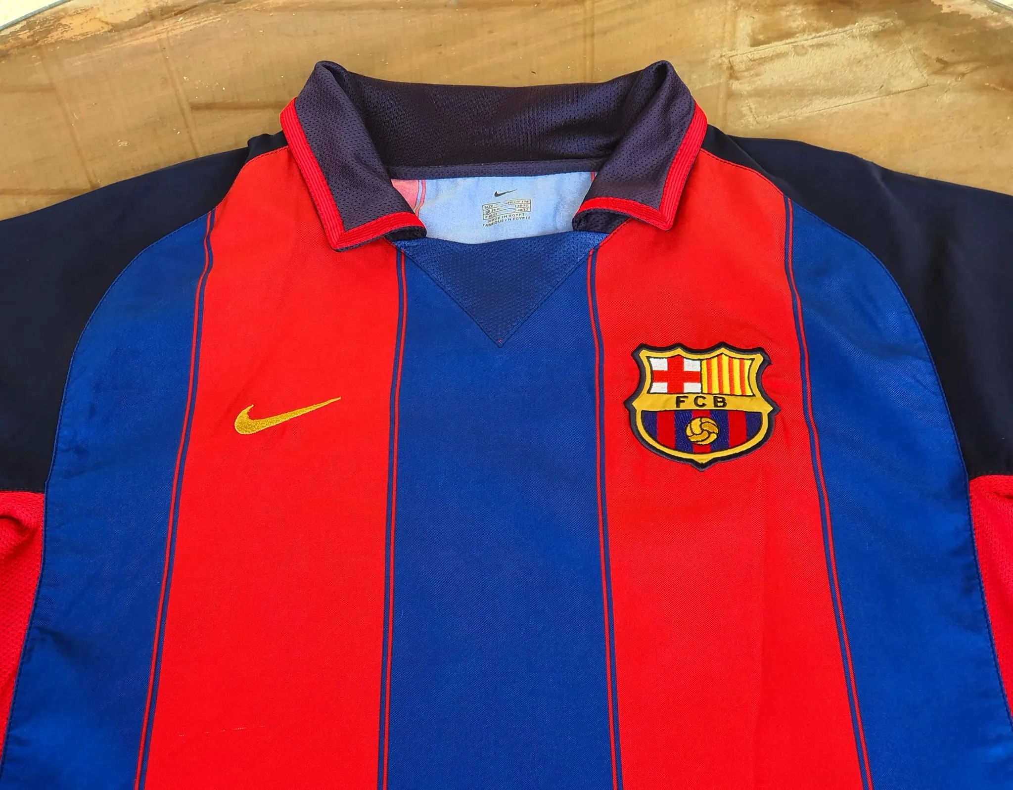 SPANISH LA LIGA BARCELONA FC 2003-2004 LA LIGA 2ND LEGENDARY RONALDINHO 10 JERSEY AUTHENTIC NIKE SHIRT CAMISETA MEDIUM  SOLD !!!