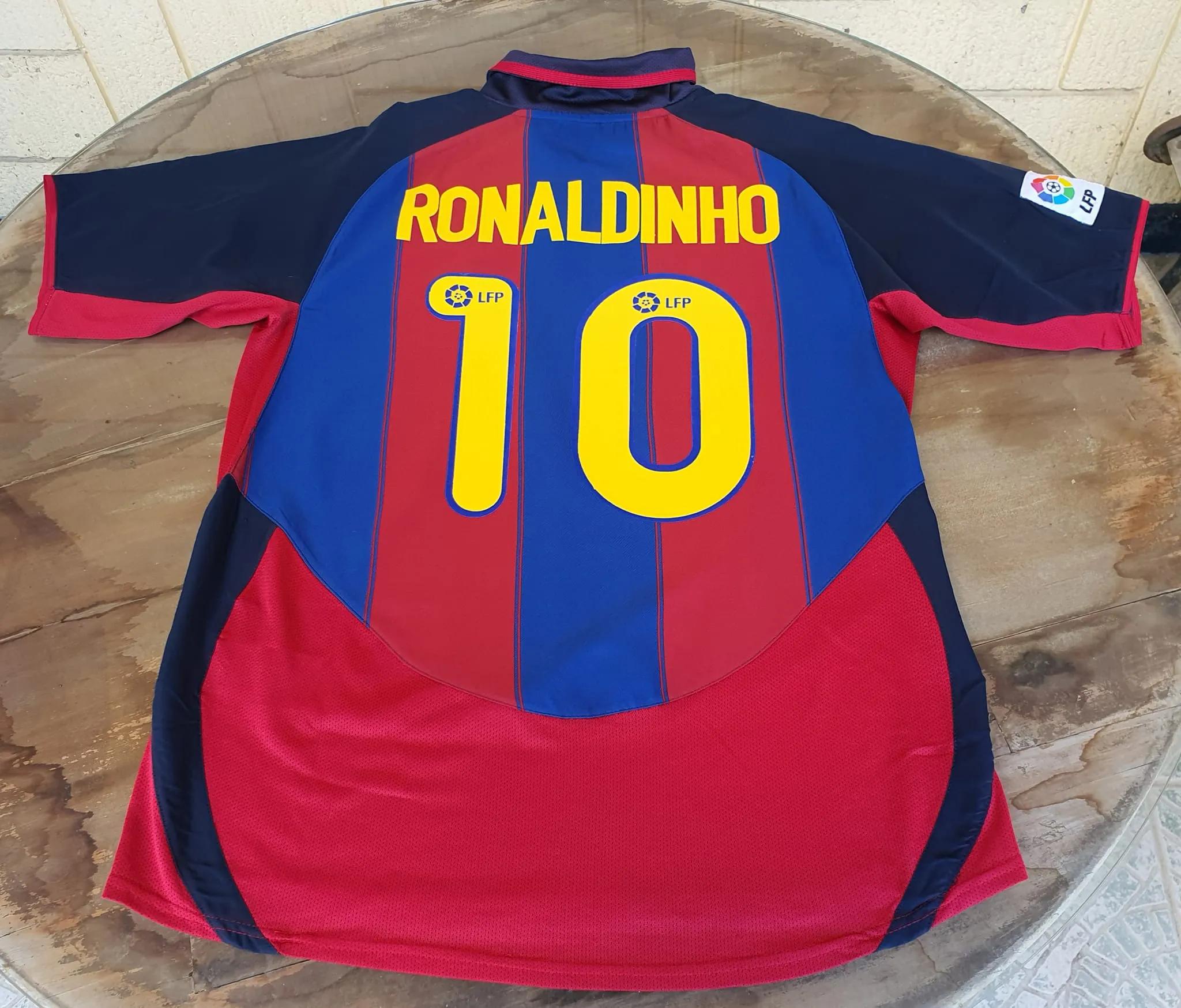 SPANISH LA LIGA BARCELONA FC 2003-2004 LA LIGA 2ND LEGENDARY RONALDINHO 10 JERSEY AUTHENTIC NIKE SHIRT CAMISETA MEDIUM  SOLD !!!