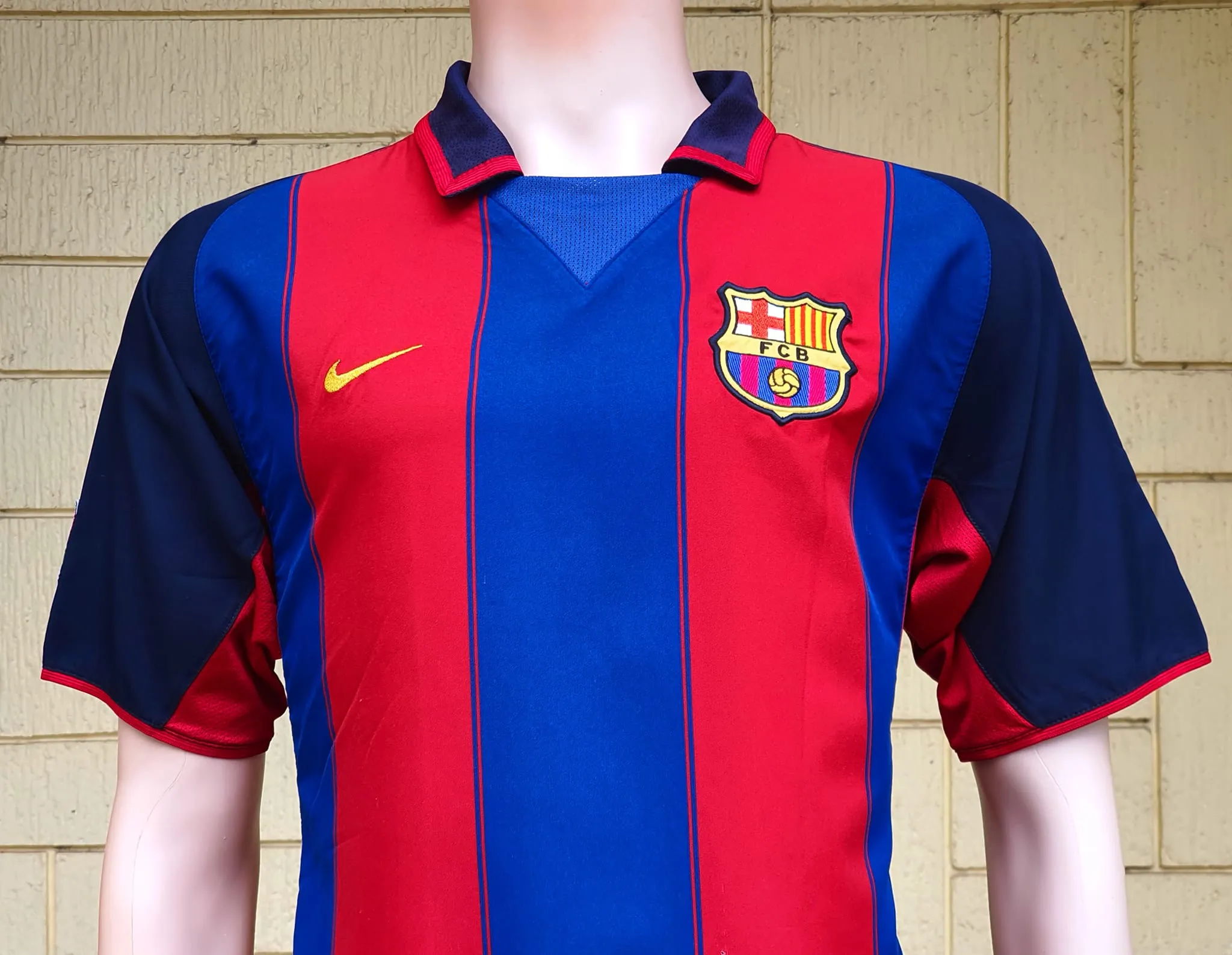SPANISH LA LIGA BARCELONA FC 2003-2004 LA LIGA 2ND LEGENDARY RONALDINHO 10 JERSEY AUTHENTIC NIKE SHIRT CAMISETA MEDIUM  SOLD !!!