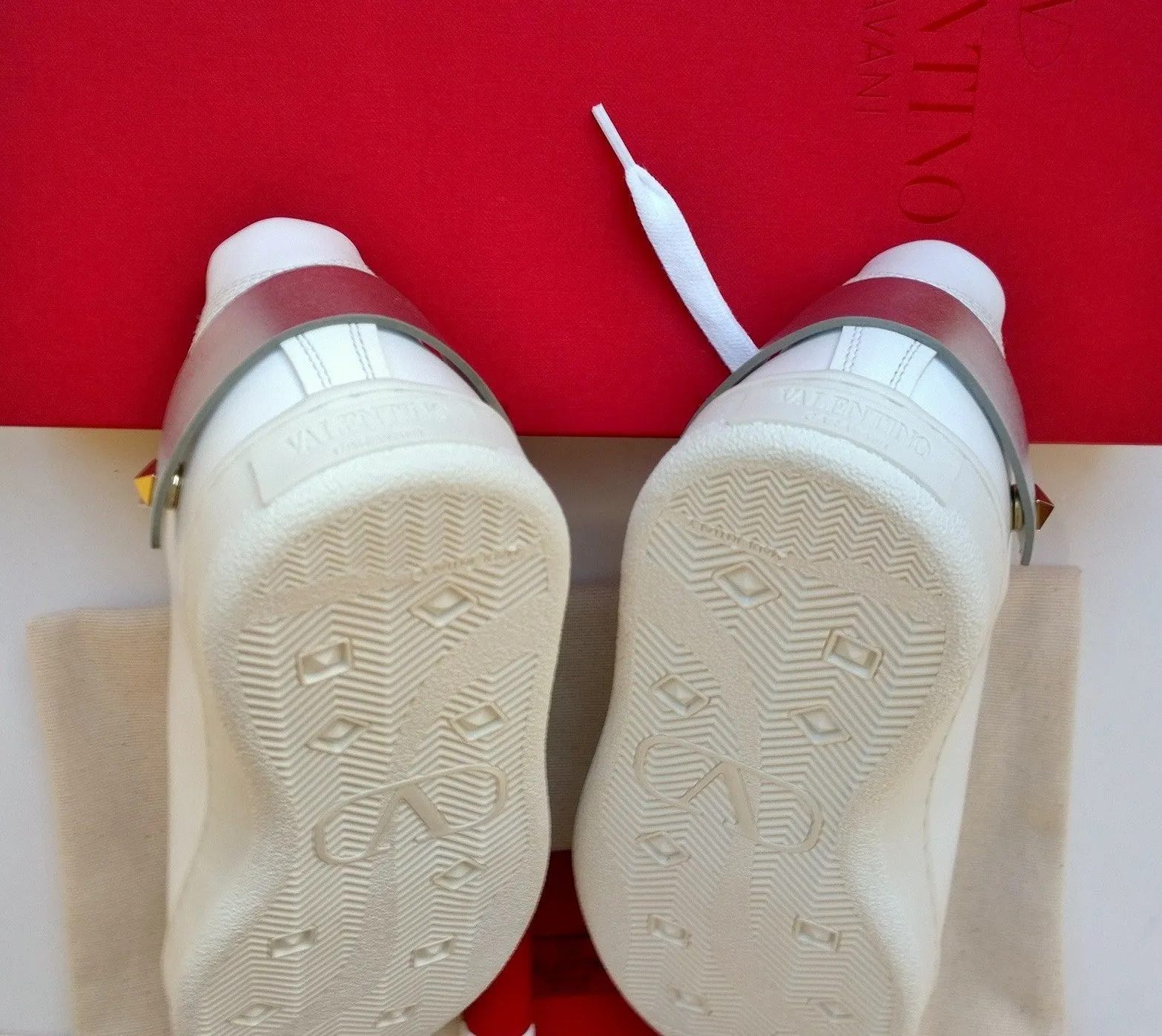 Valentino Garavani Backnet V-logo White Leather Trainers with Silver Tab Rockstud sneakers