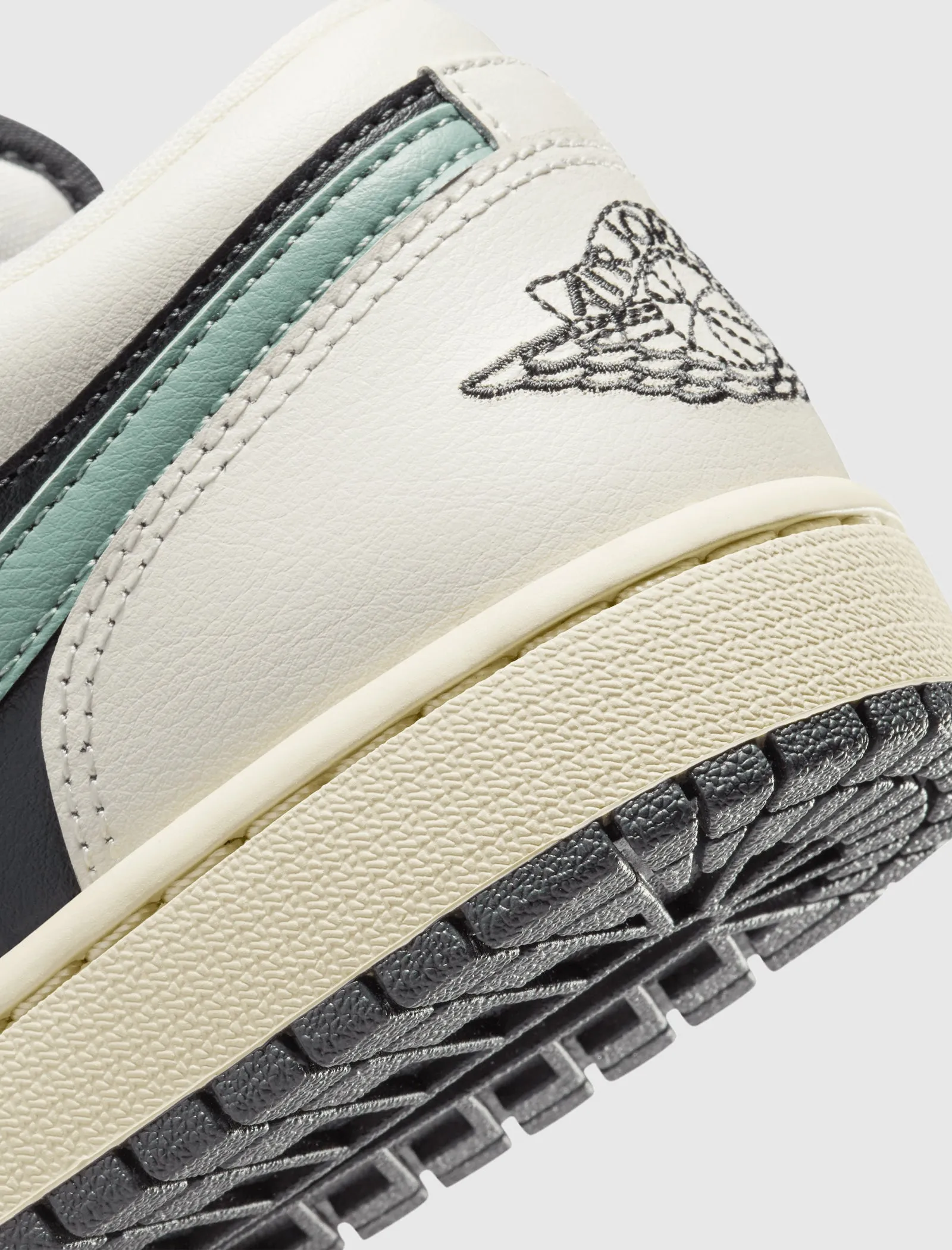 WOMEN'S AIR JORDAN 1 LOW "JADE SMOKE"