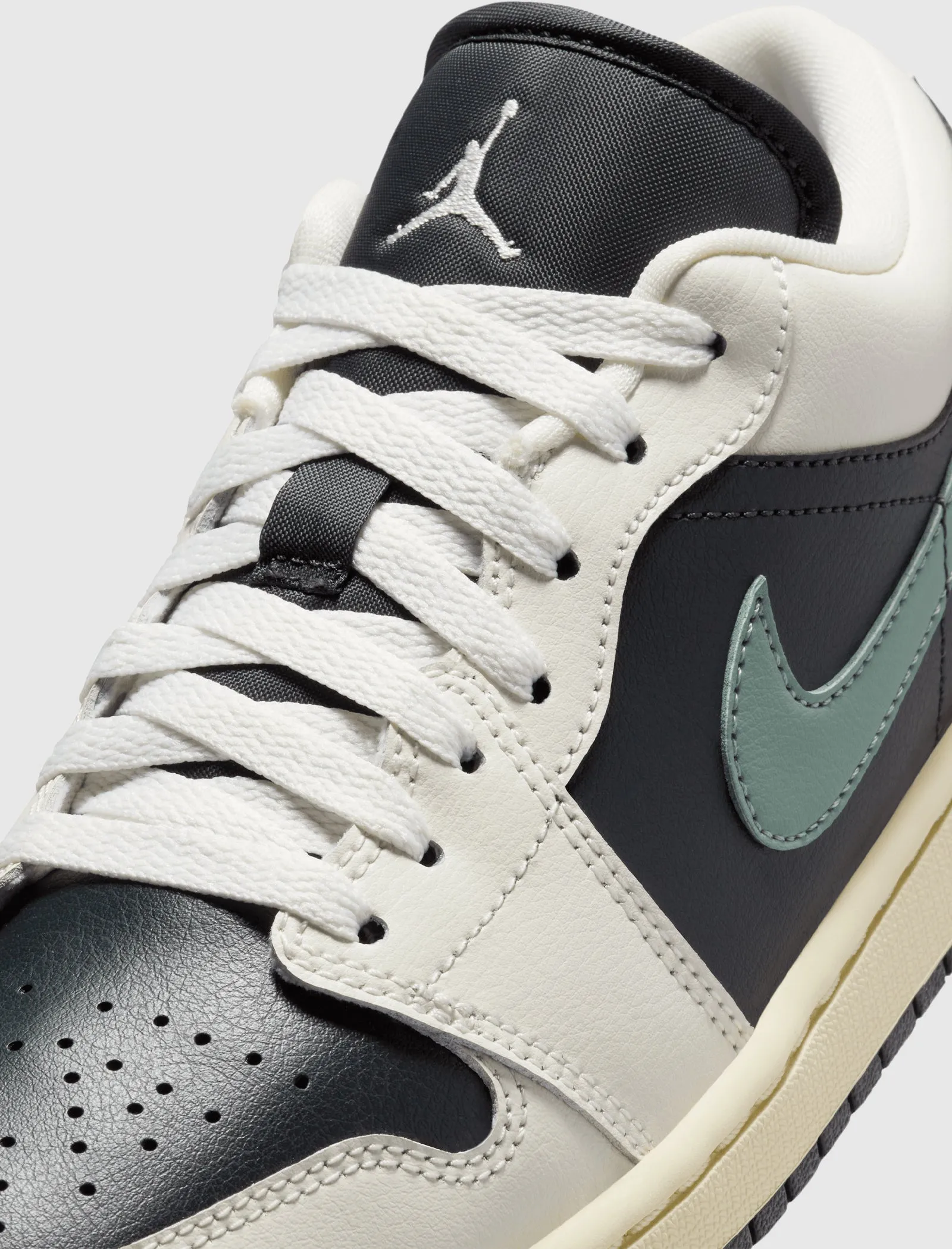 WOMEN'S AIR JORDAN 1 LOW "JADE SMOKE"