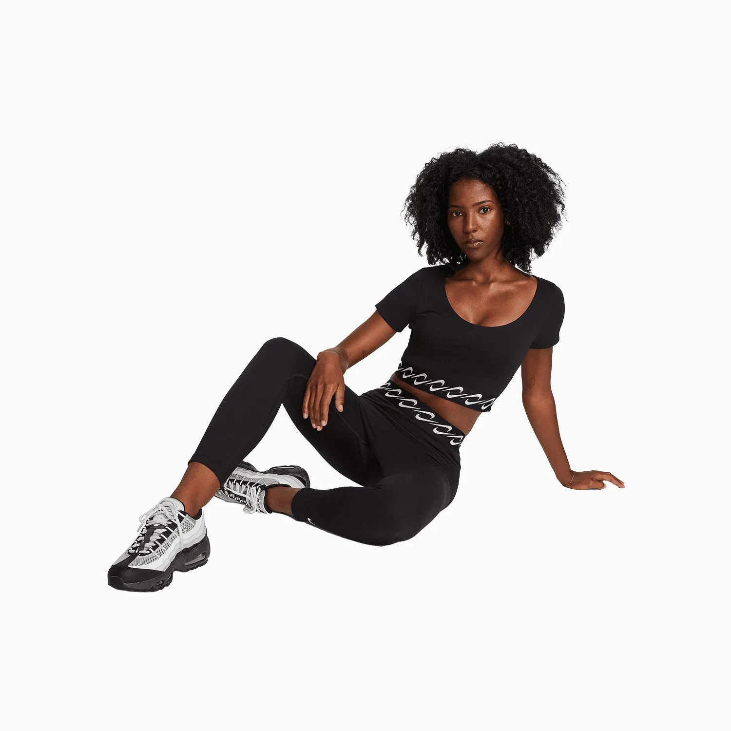 Women's Sportswear Essential Outfit