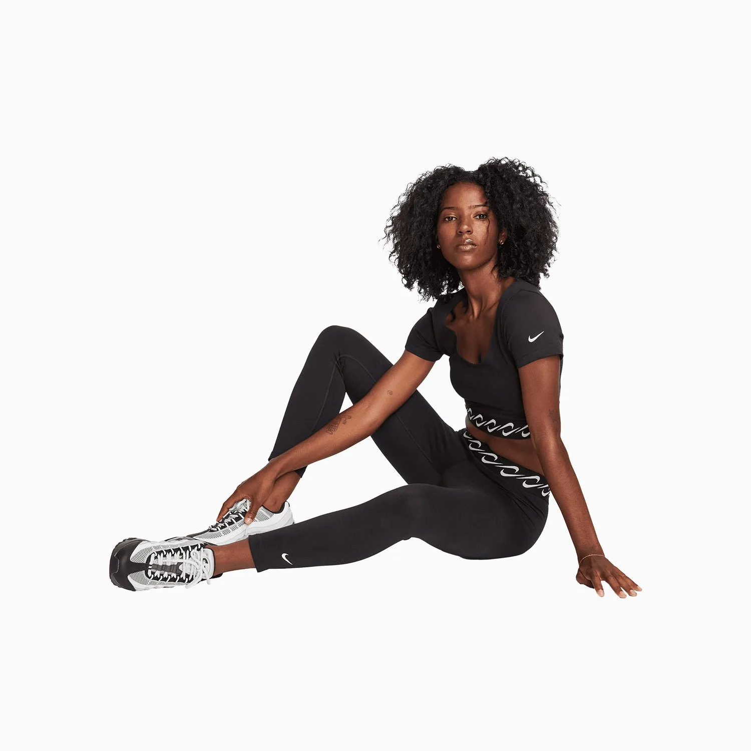 Women's Sportswear Essential Outfit