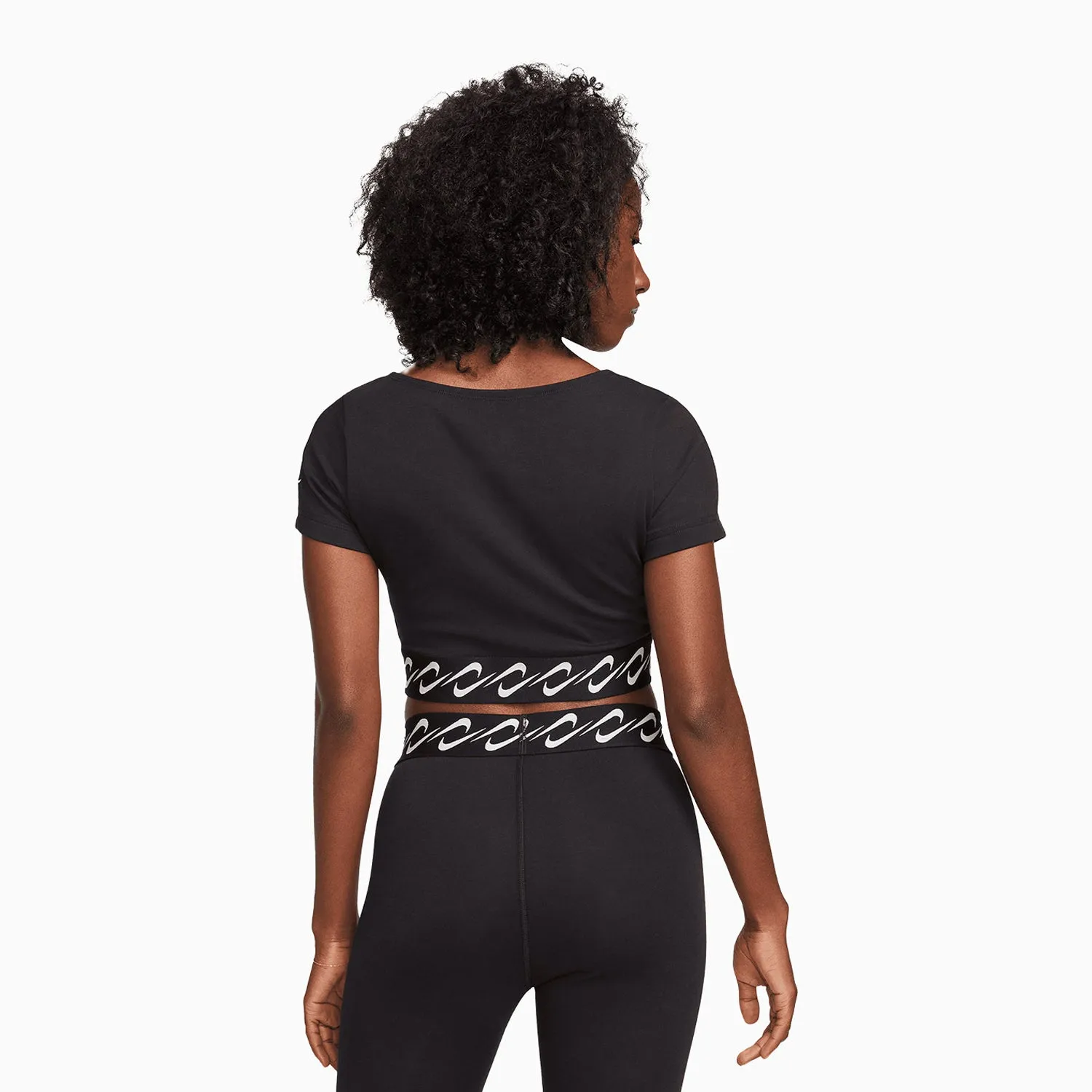Women's Sportswear Essential Outfit