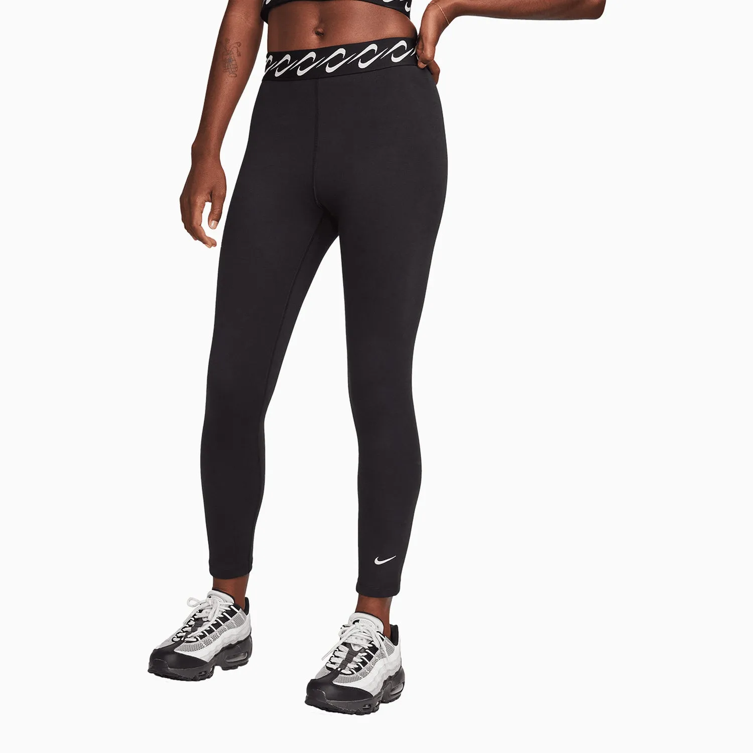 Women's Sportswear Essential Outfit